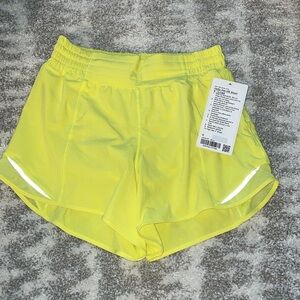 NWT - Lululemon Hotty Hot High-Rise Lined Short 4"
Electric Lemon